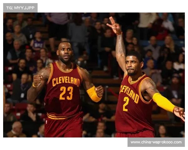 NBA纪录夜花絮：詹姆斯与队友互动，更衣室庆祝氛围热烈